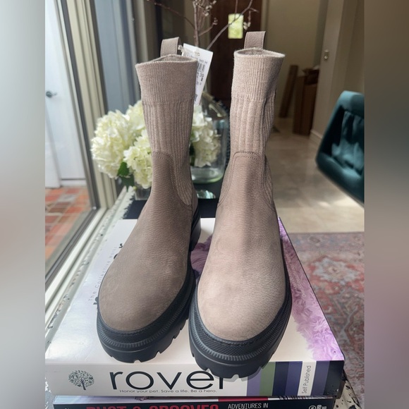 Peserico Suede Ankle Boots - Picture 2 of 8